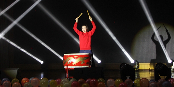 1581562200802860.jpg 7-02、投资公司歌舞《撸起袖子加油干》.jpg