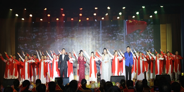 1581562274570565.jpg 16、管理公司歌舞《中国》.jpg